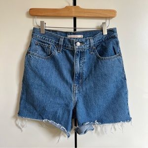 Levi’s High Waisted Cut-off Shorts